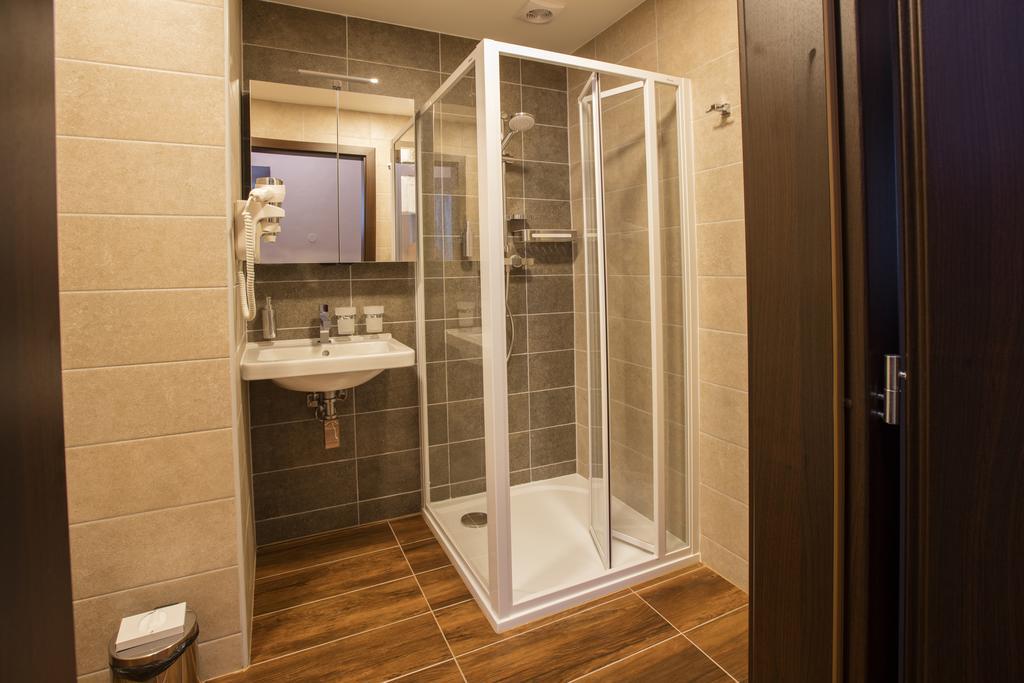 Hotel Bellevue Tlapak Poděbrady Kültér fotó