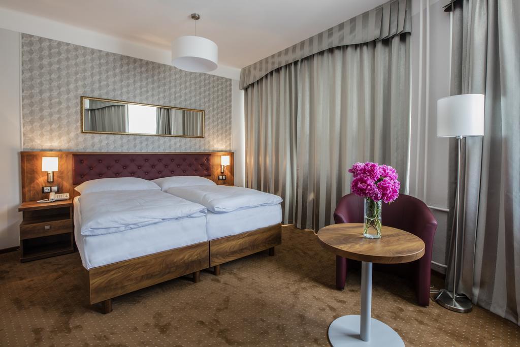 Hotel Bellevue Tlapak Poděbrady Kültér fotó