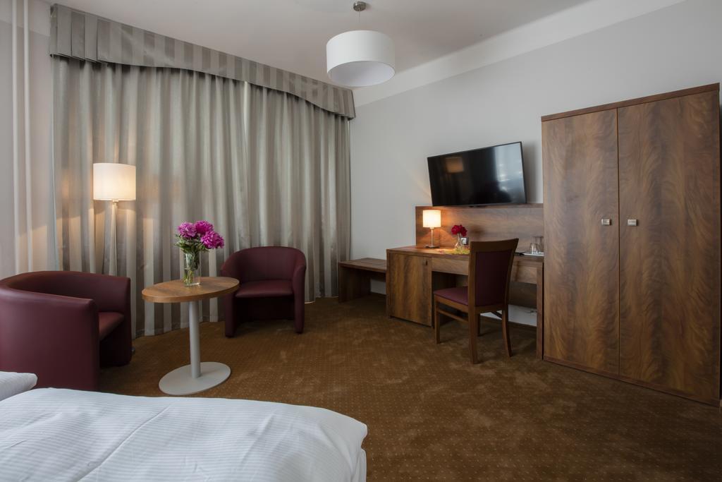 Hotel Bellevue Tlapak Poděbrady Kültér fotó