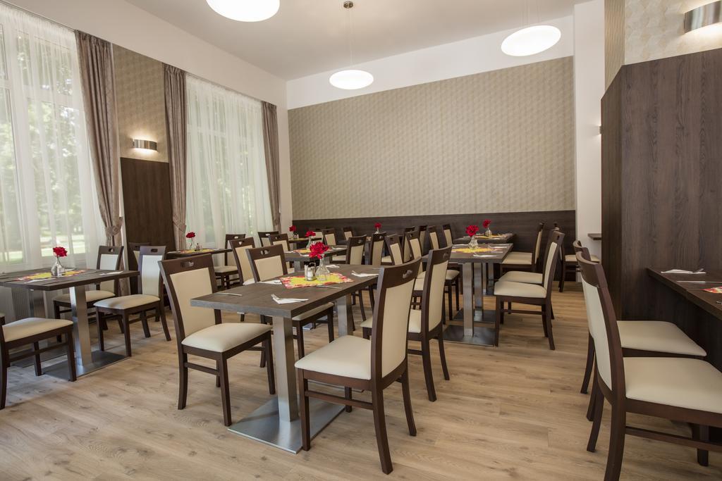 Hotel Bellevue Tlapak Poděbrady Kültér fotó