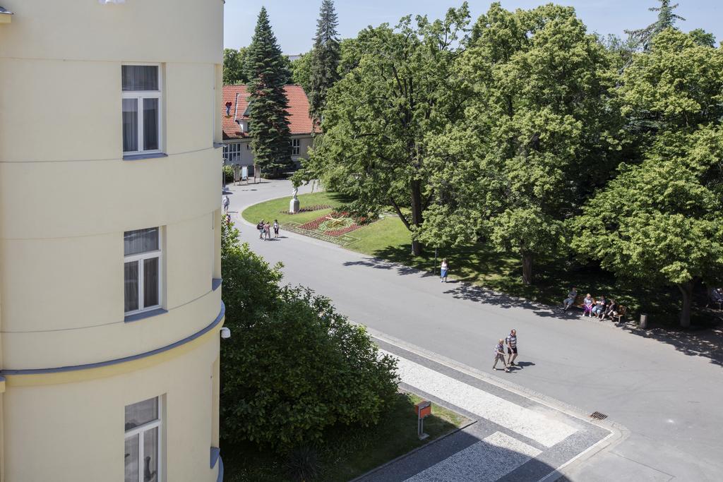 Hotel Bellevue Tlapak Poděbrady Kültér fotó