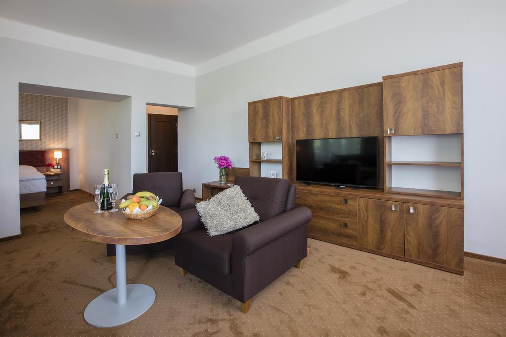 Hotel Bellevue Tlapak Poděbrady Kültér fotó